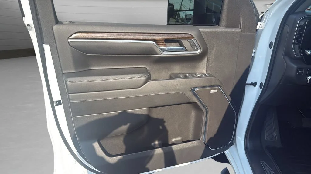 Used 2024 Summit White GMC Elevation image 18