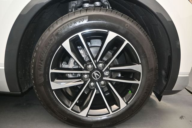 Used 2024 Snowfall Pearl Acura Base image 17