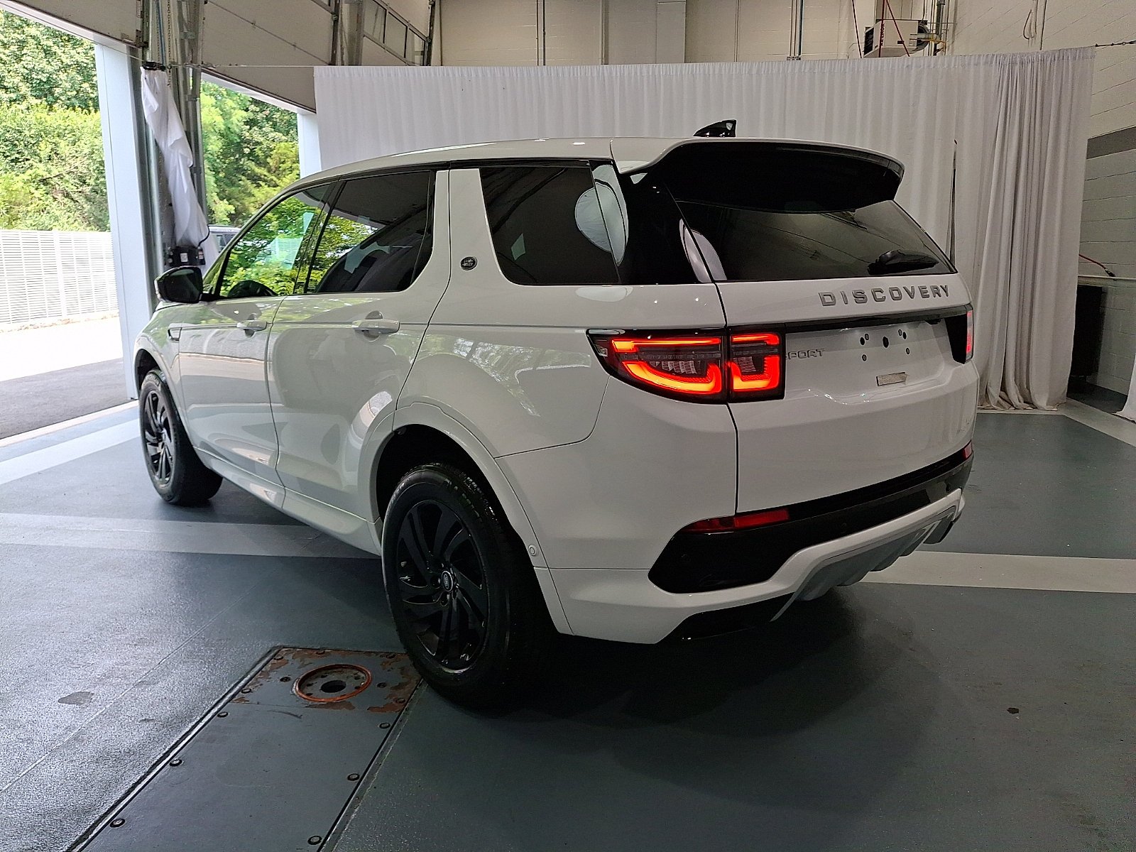 Certified Used 2025 Fuji White Land Rover  image 6