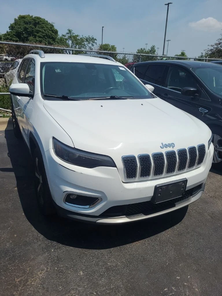 Used 2019 White Jeep Limited image 2
