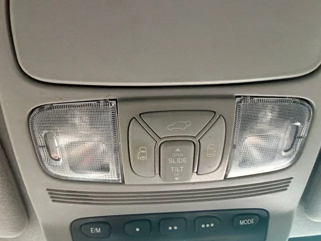 Used 2008 White Toyota XLE image 24