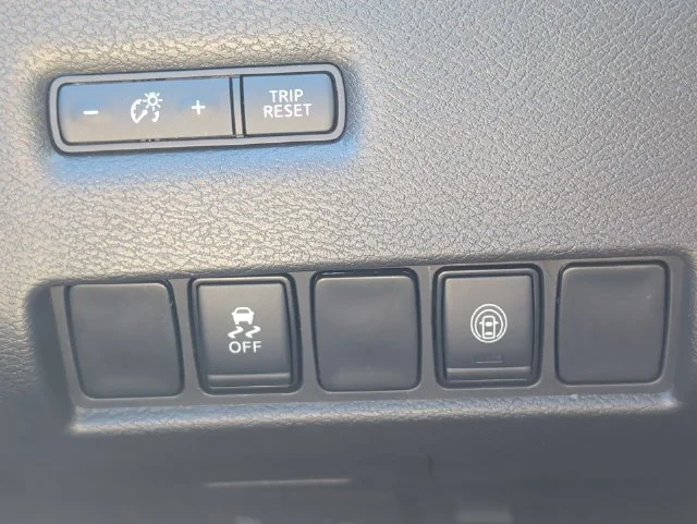 Used 2024 Gray Nissan SV image 27