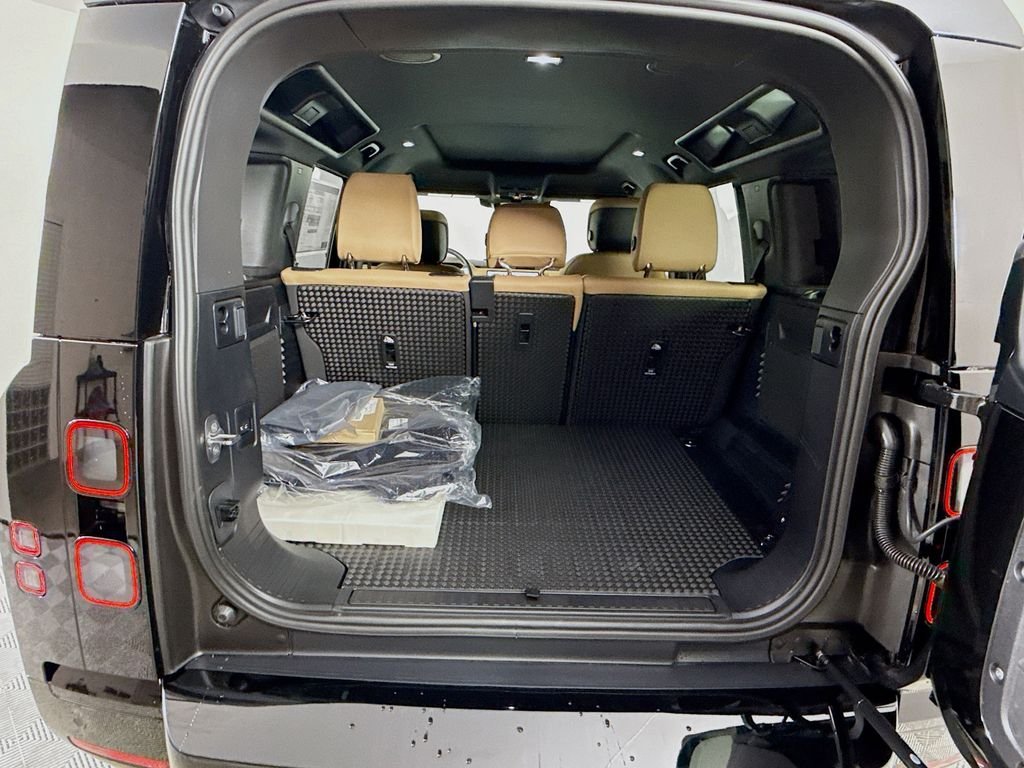New 2026 Santorini Black Land Rover X-Dynamic SE image 22