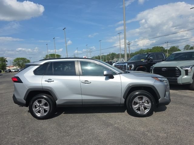 2024 Toyota RAV4 XLE - Photo 3