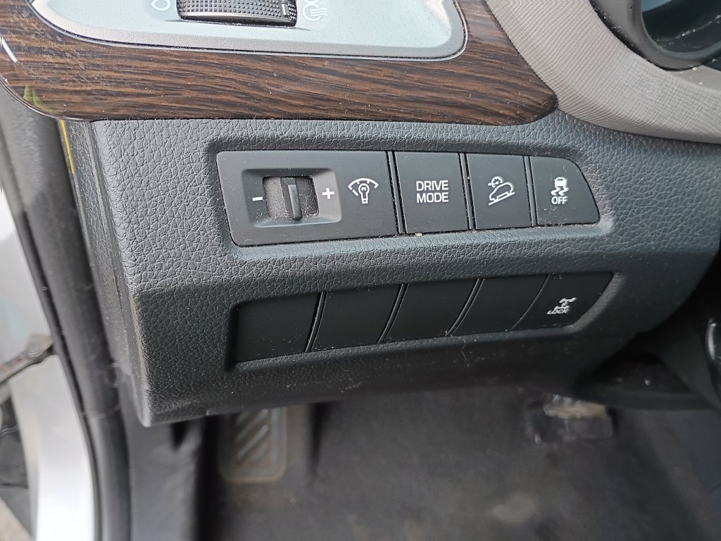Used 2018 Silver Hyundai 2.4 Base image 15