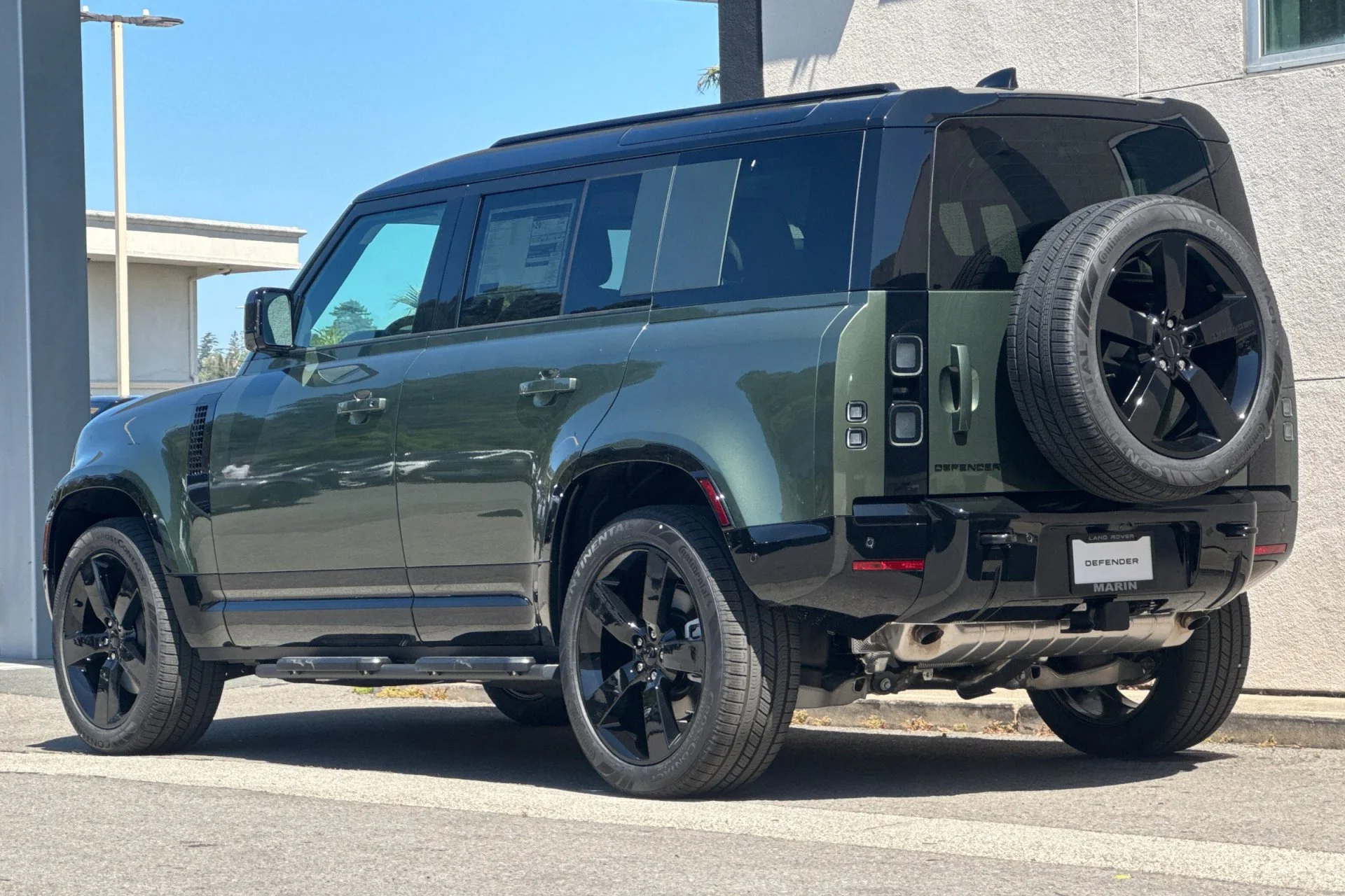 New 2026 WOOLSTONE GREEN Land Rover X-Dynamic SE image 6