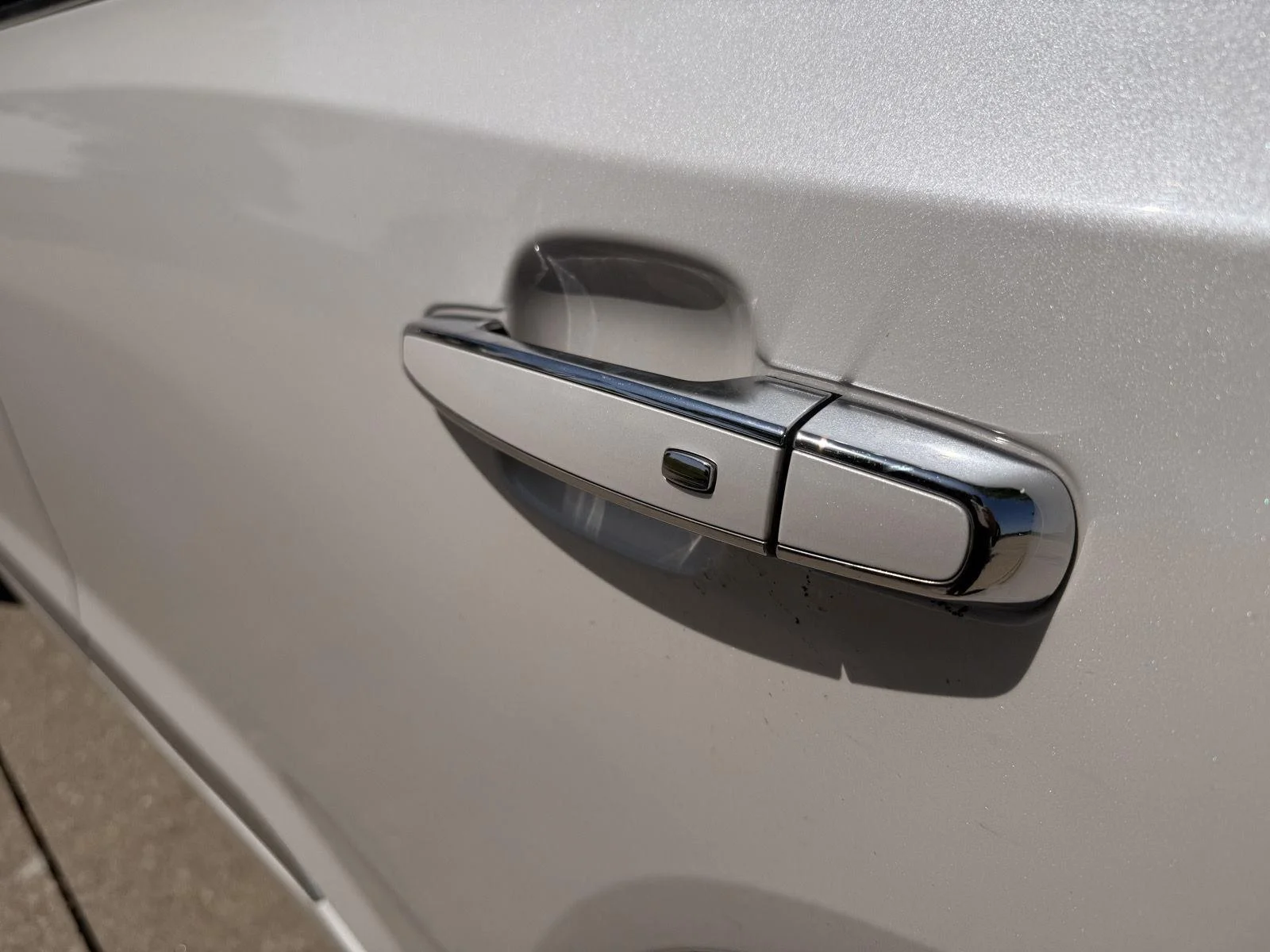 Used 2020 White Frost Tricoat GMC Denali image 7