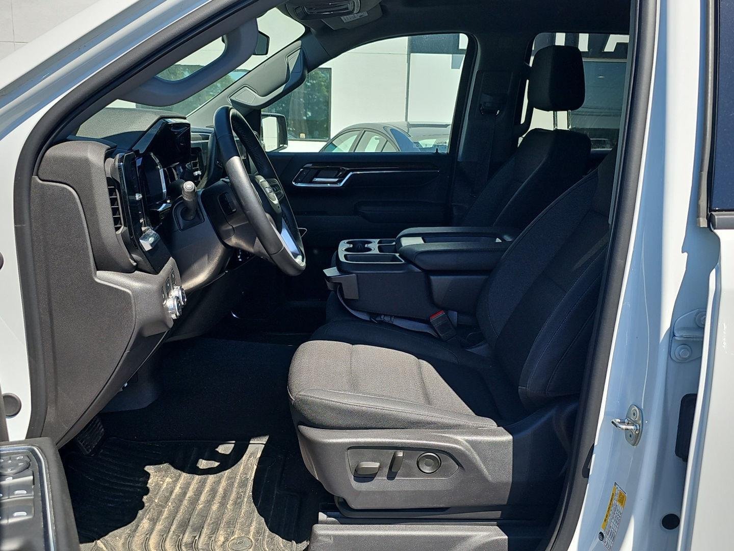 Used 2024 Summit White GMC Elevation image 12