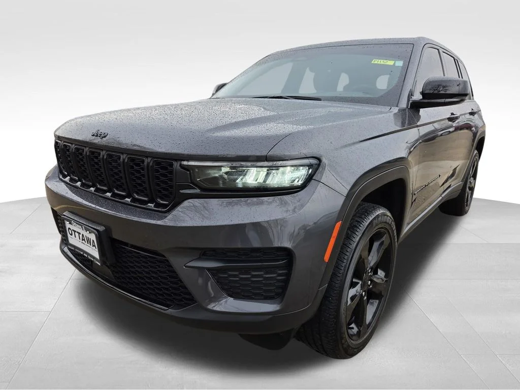 Used 2023 Gray Jeep Altitude X image 3
