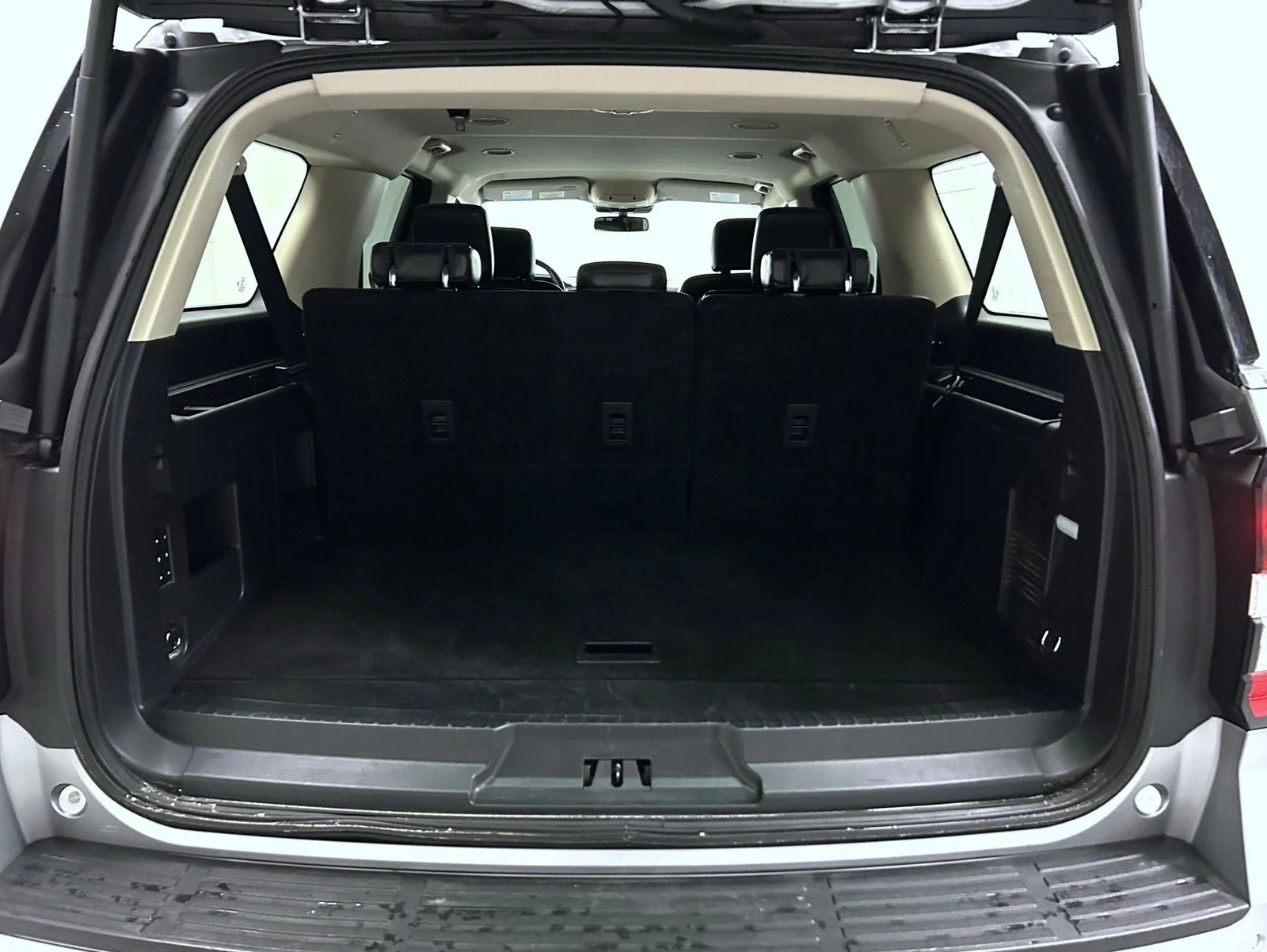 Used 2024 Silver Ford XLT image 24
