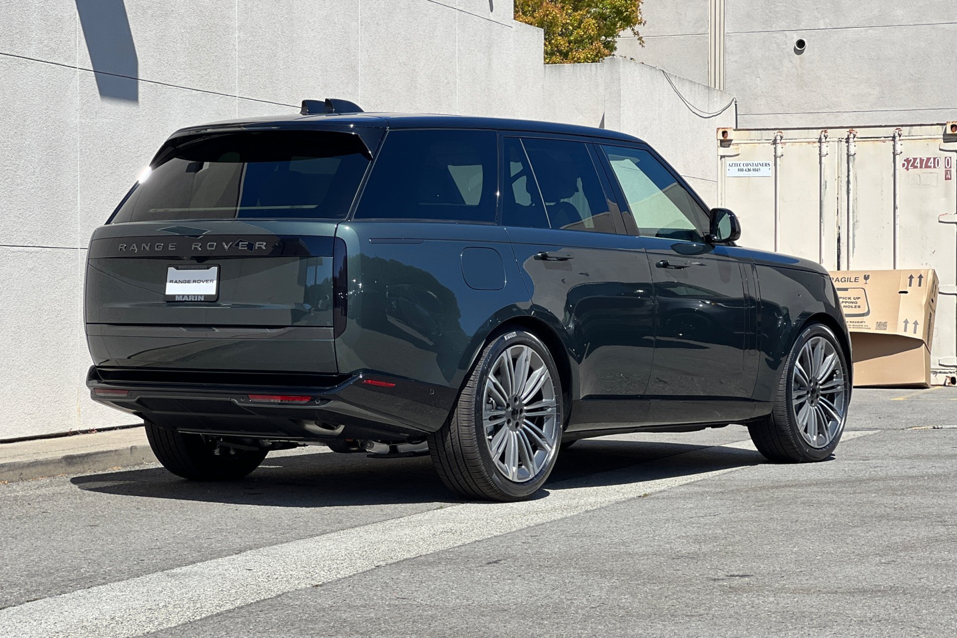 New 2026 Belgravia Green Land Rover SE image 2