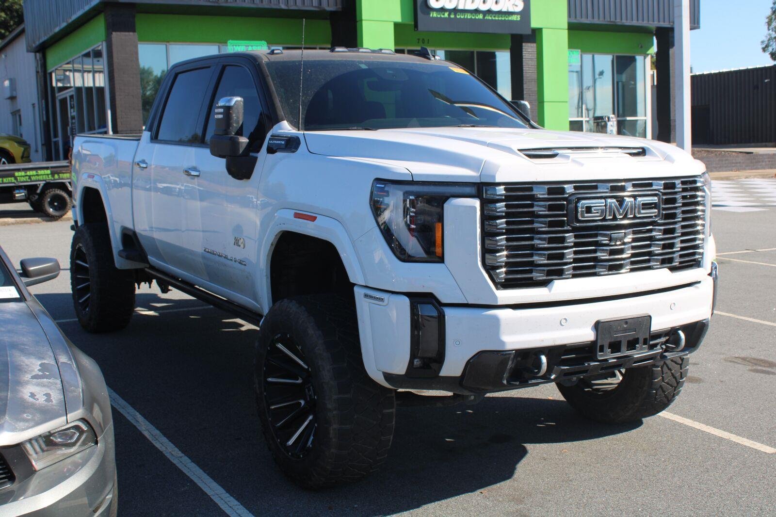 Used 2024 Summit White GMC Denali Ultimate image 3