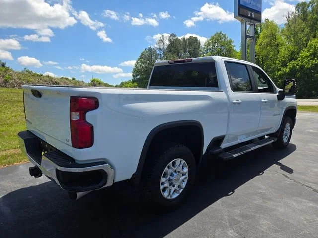 Used 2025 Summit White Chevrolet LT image 8