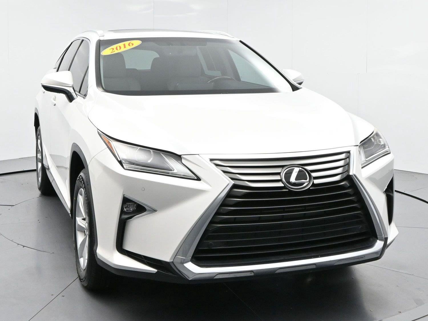 Used 2016 Eminent White Pearl Lexus FWD 4dr image 2