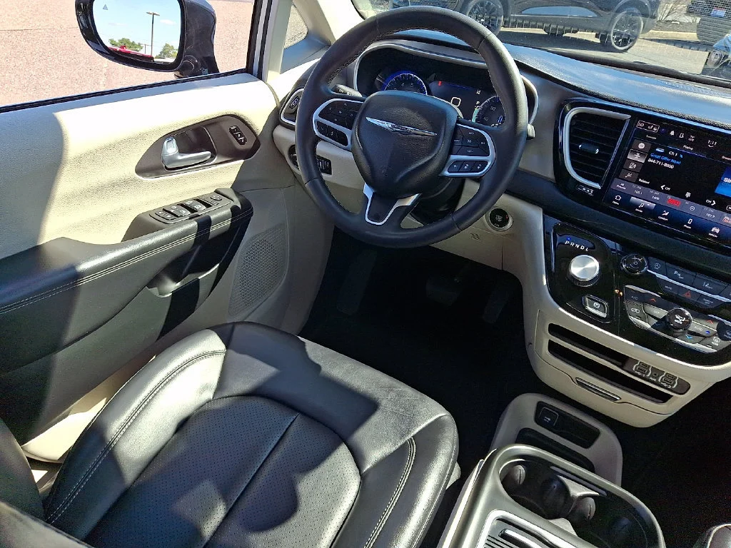 Used 2024 Silver Mist Cle Chrysler Touring L image 15