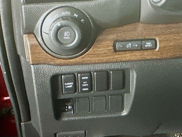 2023 Nissan Titan Platinum Reserve - Photo 12