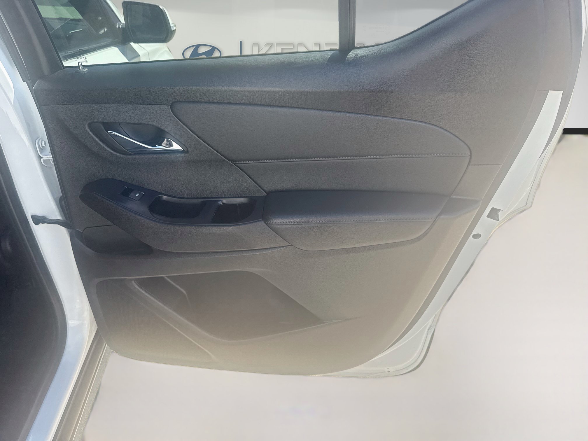 Used 2022 Summit White Chevrolet LT Cloth image 28