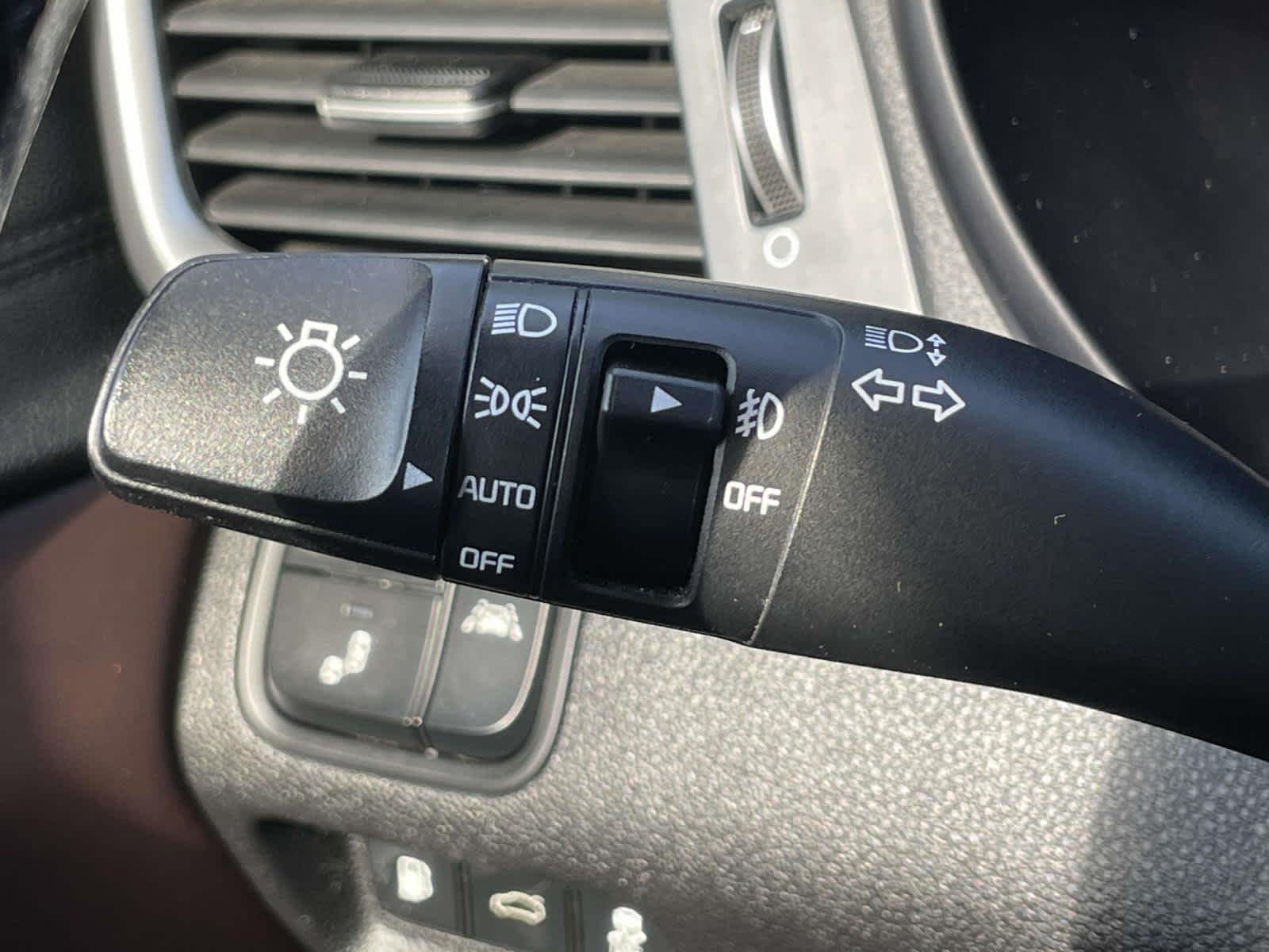 Used 2019 Snow White Pearl Kia SX image 43