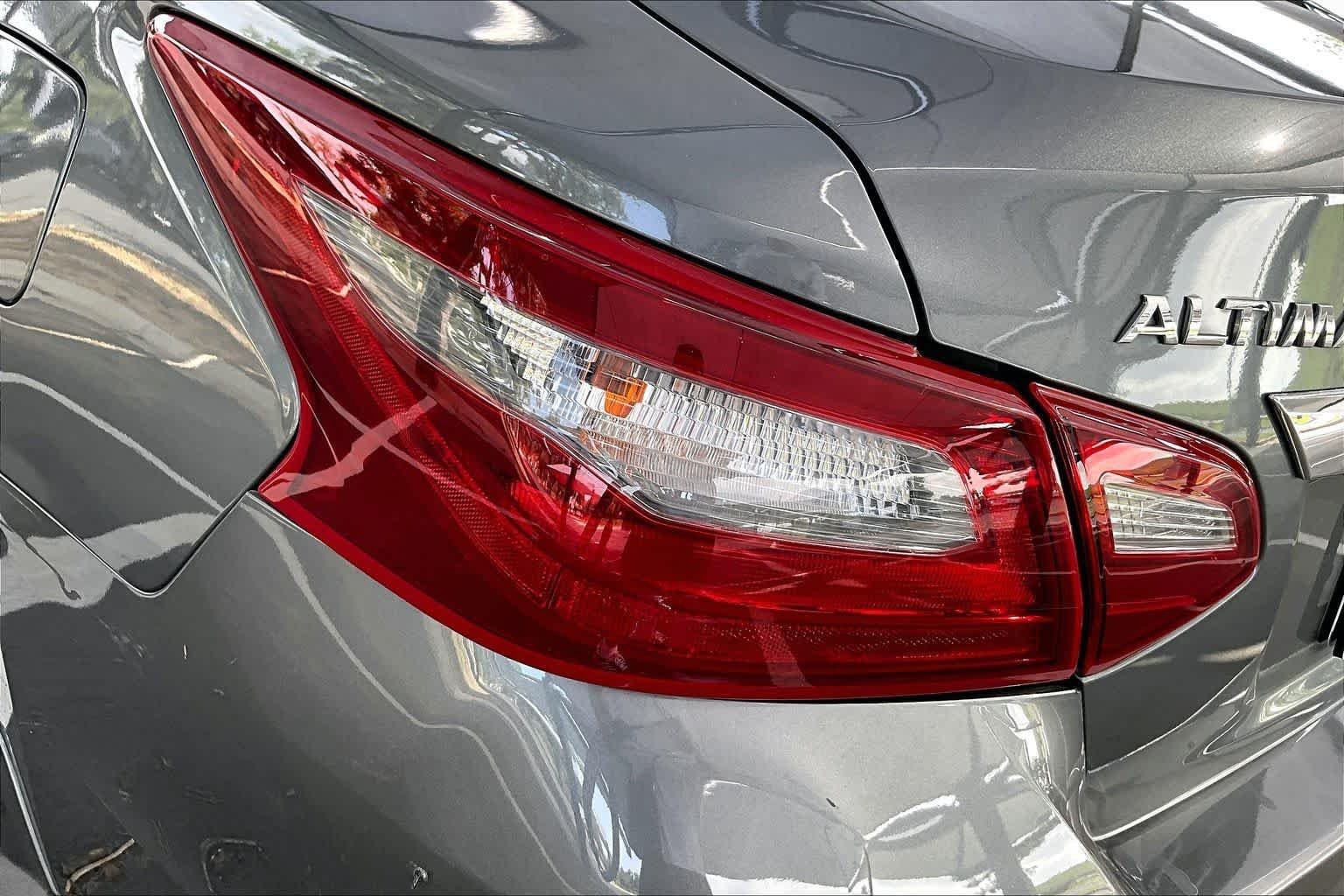 Used 2018 Gun Metallic Nissan 2.5 S image 27