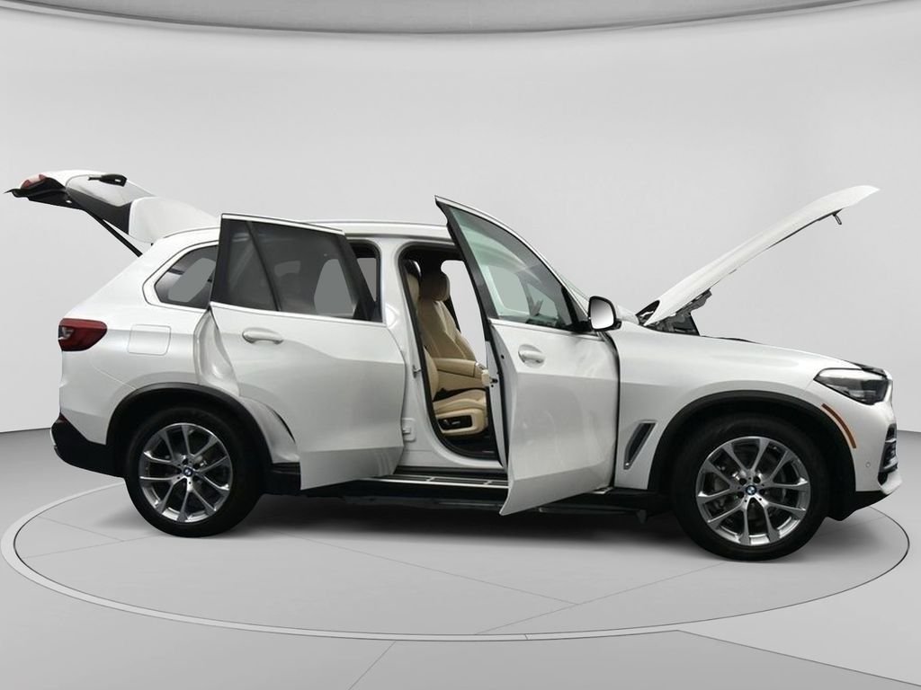 Used 2022 White Metallic BMW sDrive40i image 43