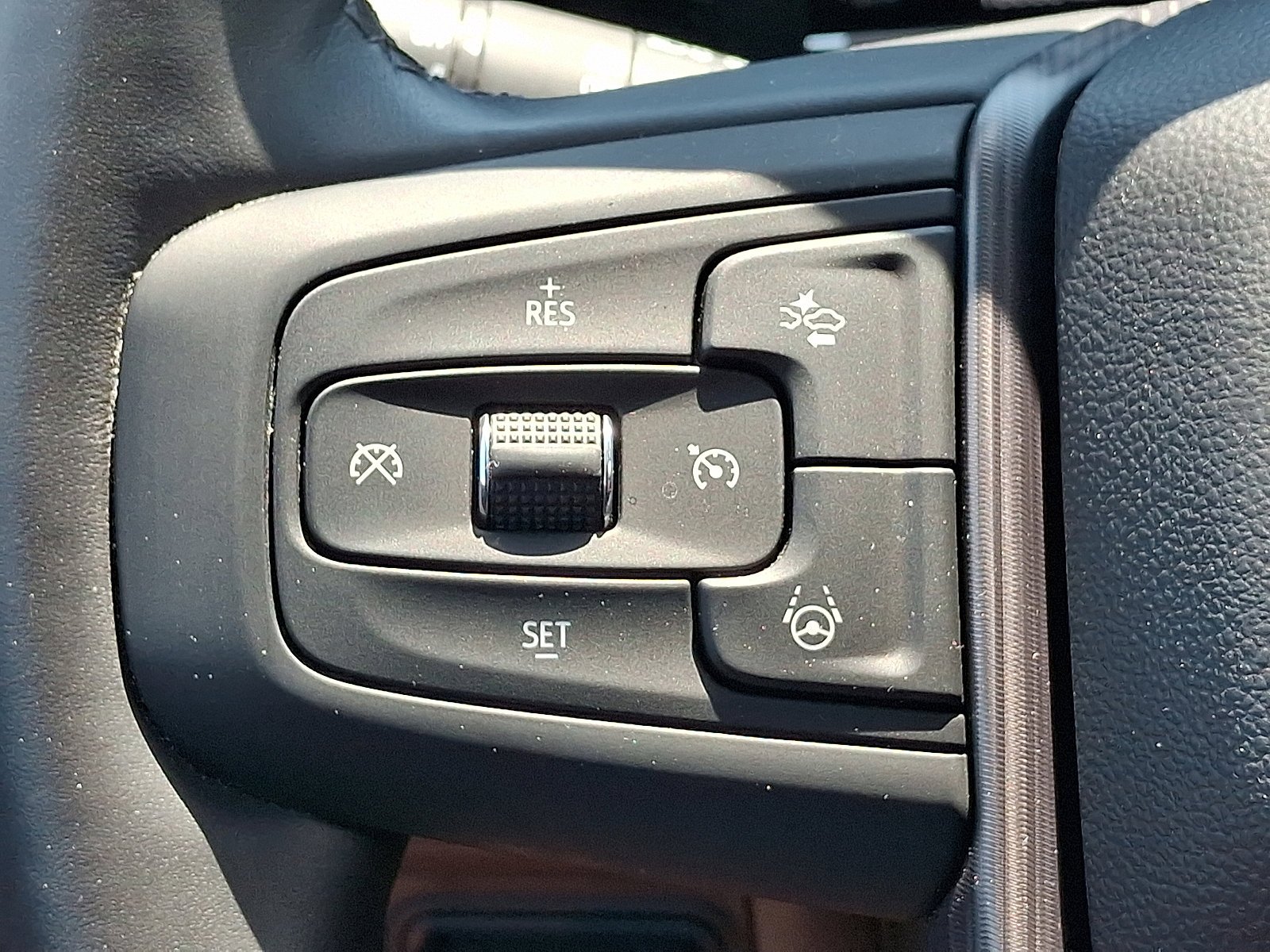 2024 GMC Yukon Denali Ultimate - Photo 25