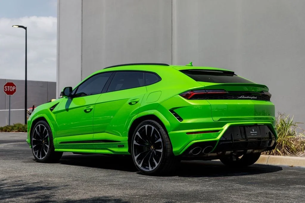 Used 2025 Green Lamborghini SE image 22