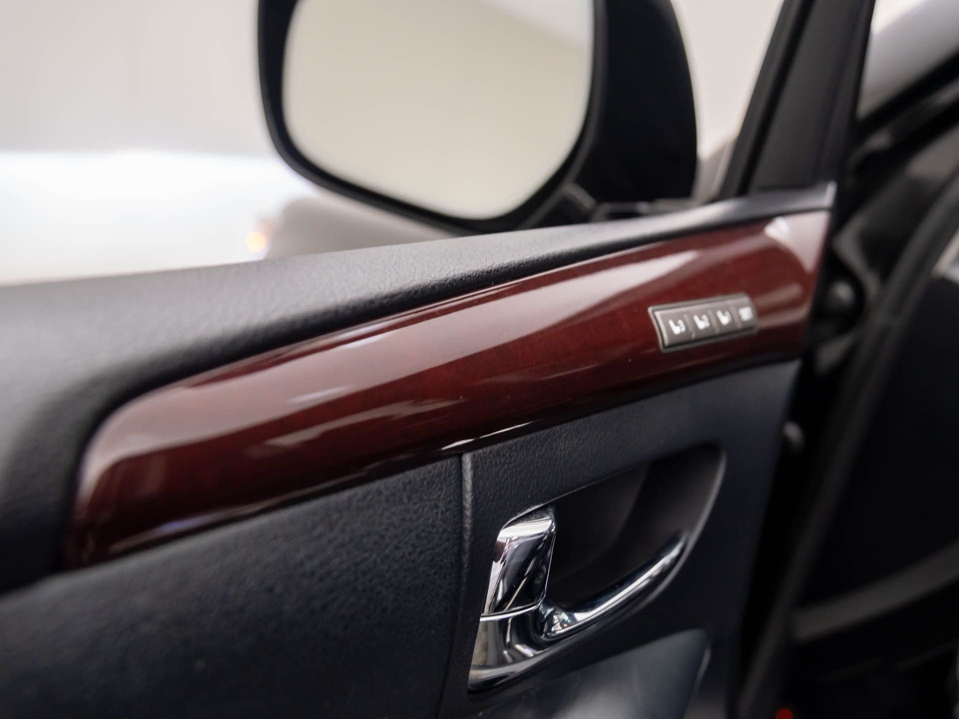 Used 2014 Black Lexus 570 image 15
