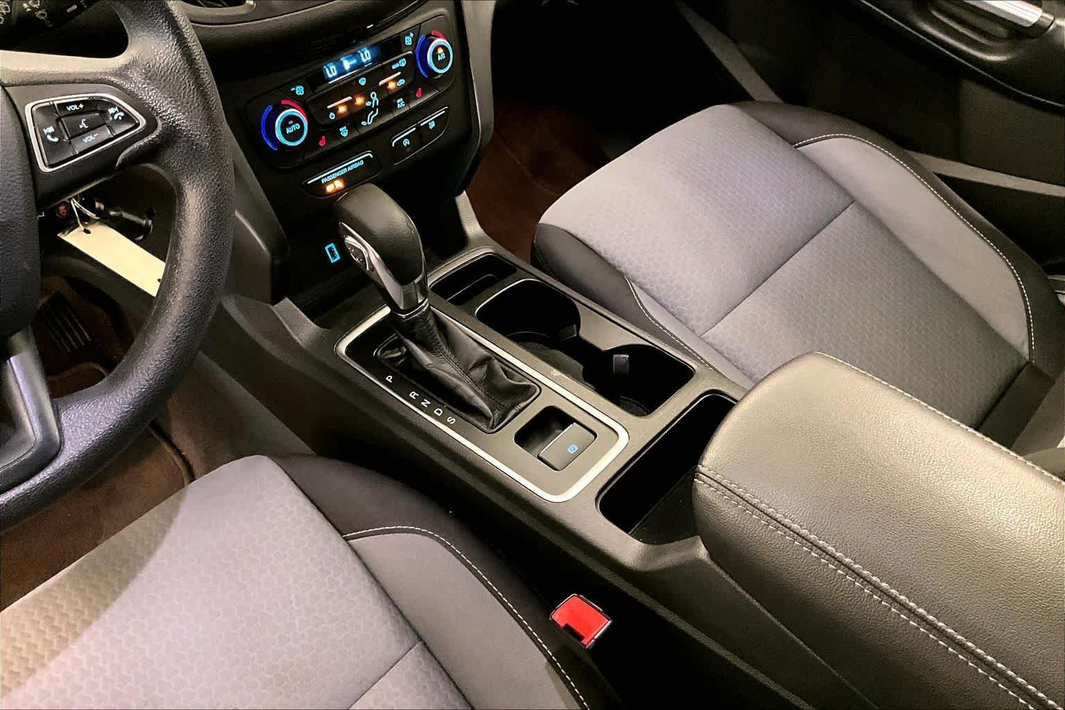Used 2018 Lightning Blue Metallic Ford SE image 15