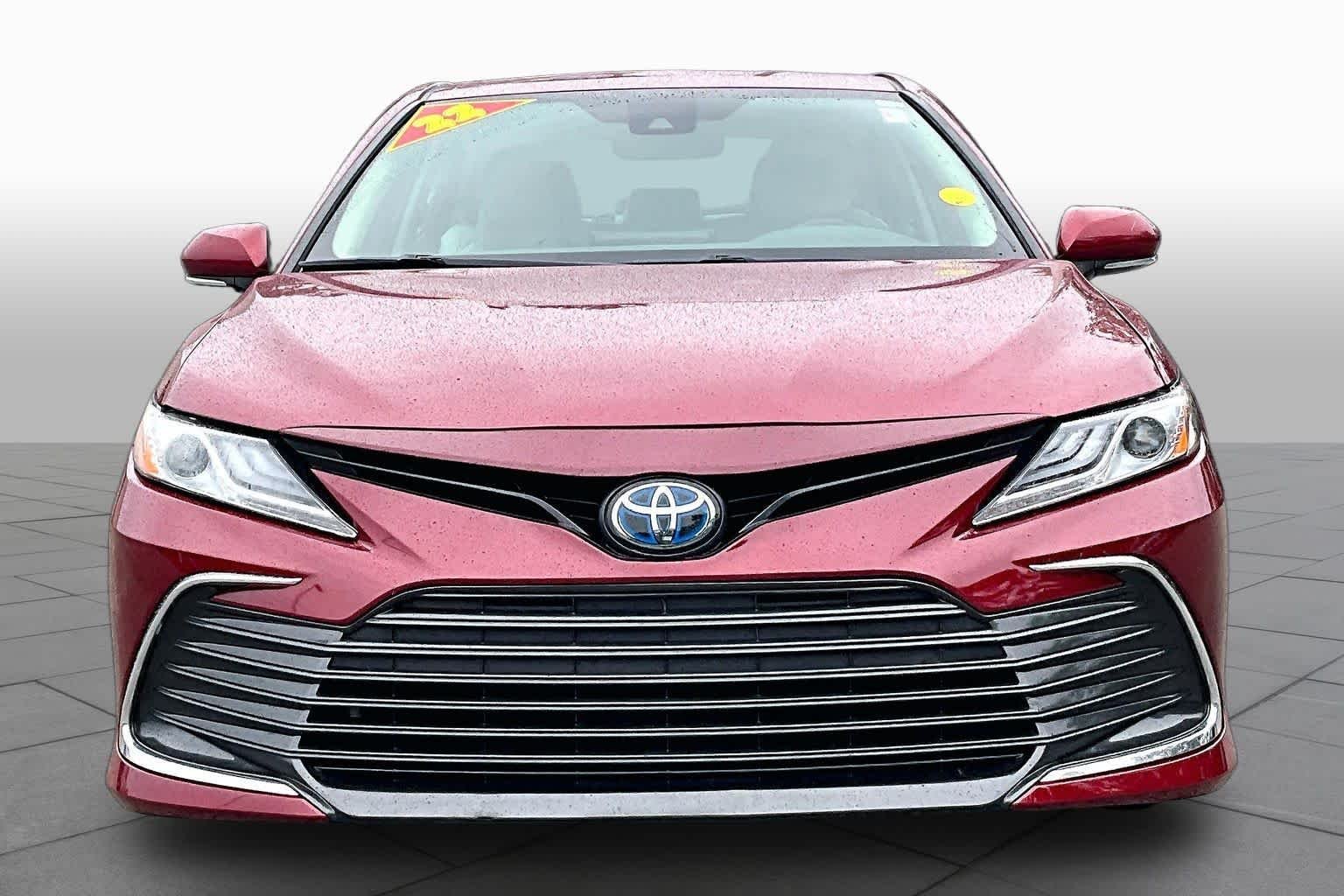 Used 2022 Ruby Flare Pearl Toyota Hybrid XLE image 4