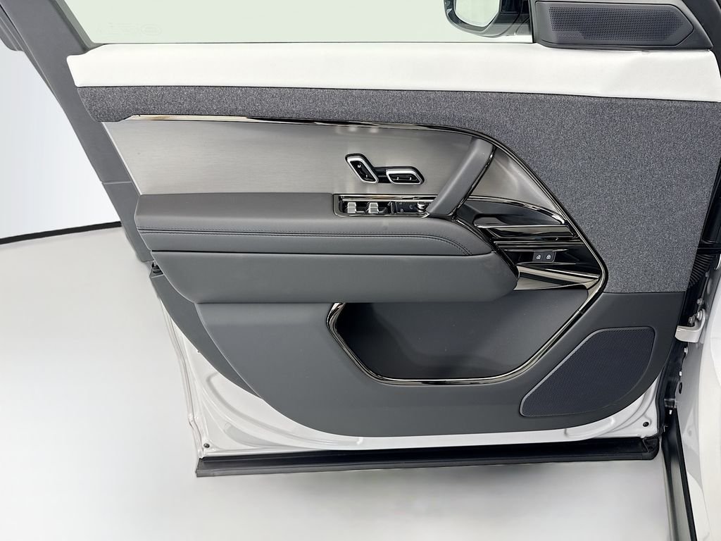 New 2026 Borasco Grey Land Rover Dynamic SE image 23