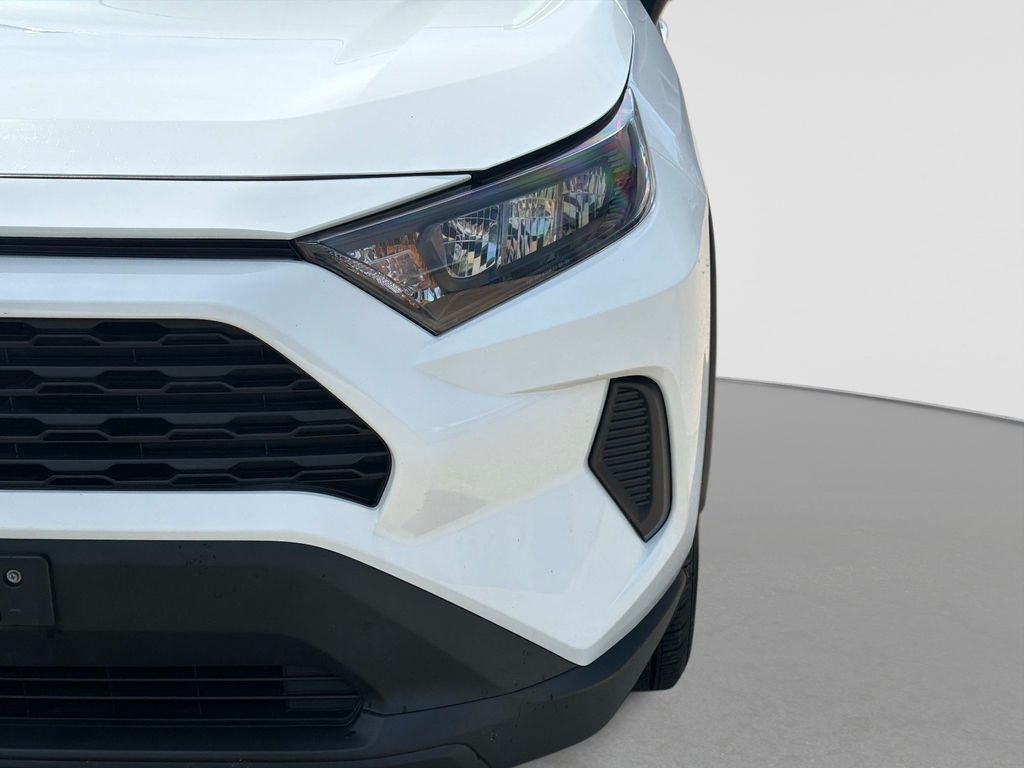 Used 2022 White Toyota LE image 11