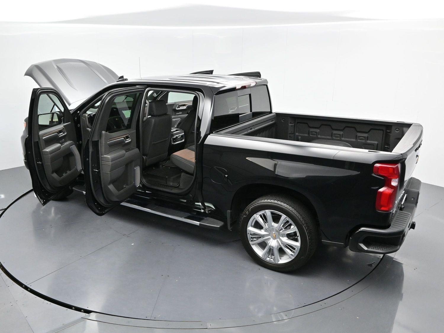 Used 2025 Black Chevrolet High Country image 39
