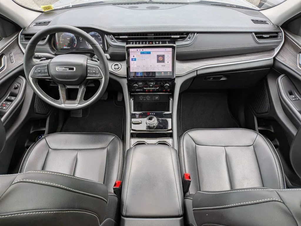 Used 2023 Silver Jeep Limited image 21