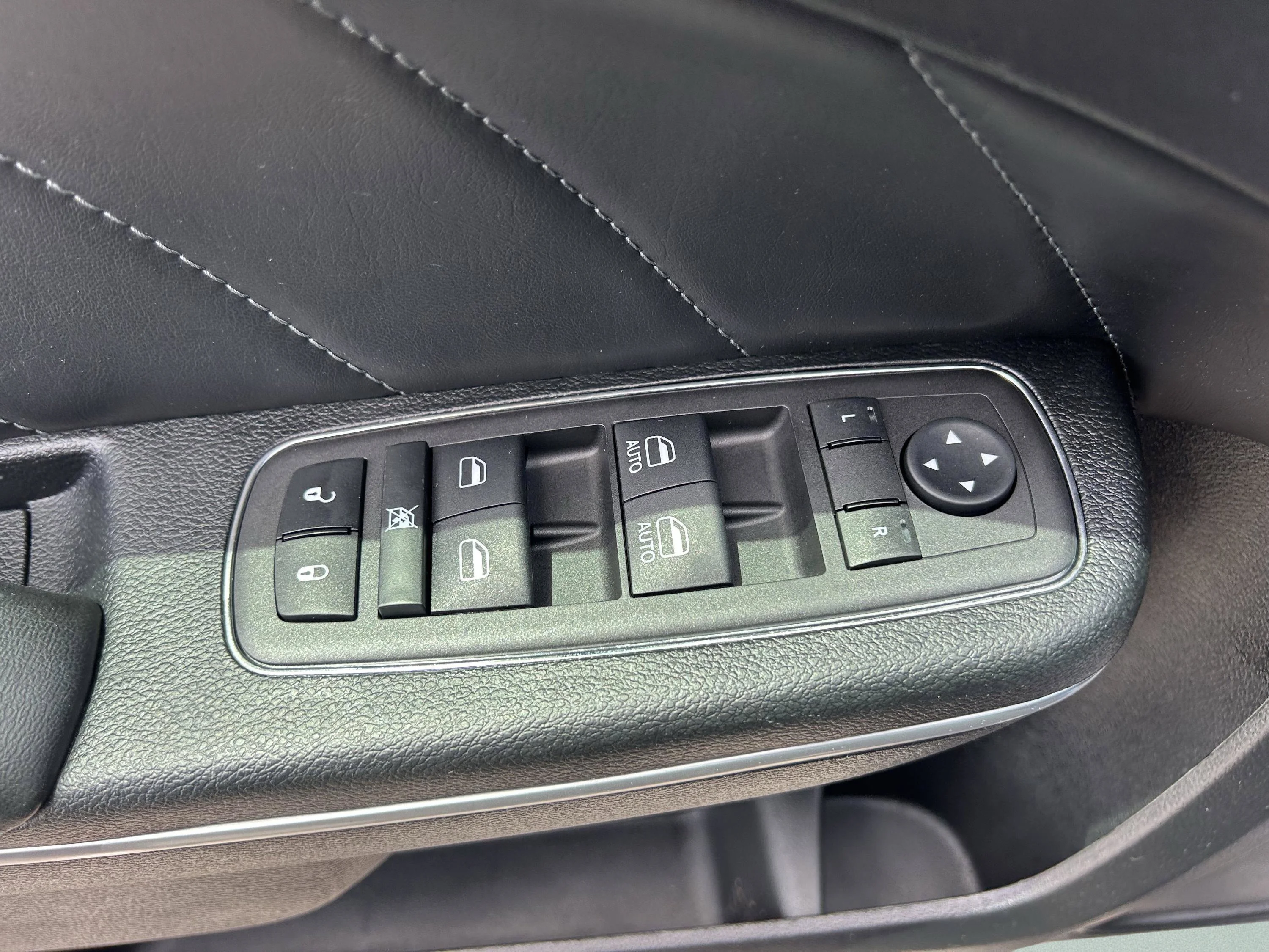 Used 2023 Granite Pearlcoat Dodge R/T image 20