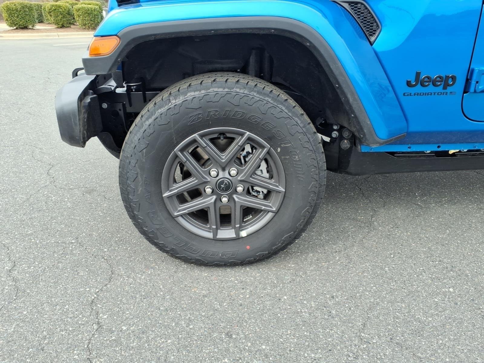 New 2026 Hydro Blue Pearl-Coat Exterior Paint Jeep Sport S image 10