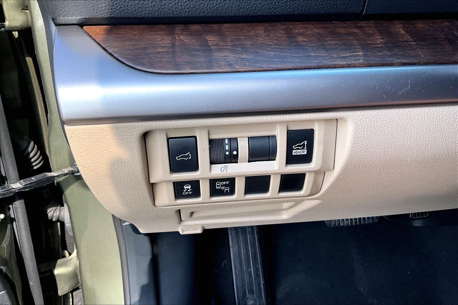 Used 2018 Wilderness Green Metallic Subaru Limited image 34