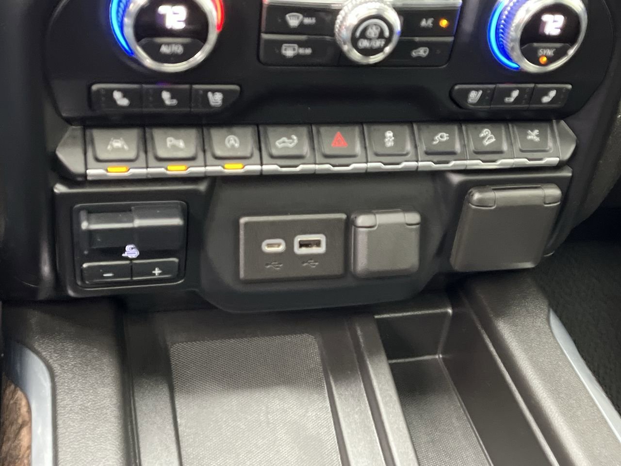 Certified Used 2022 Hunter Metallic GMC Denali image 27