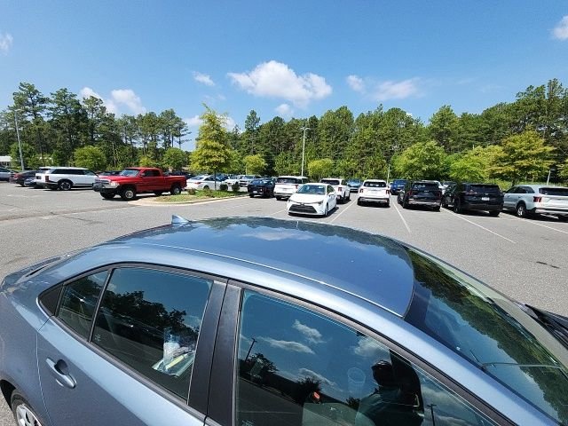 Used 2020 Blue Toyota LE image 18