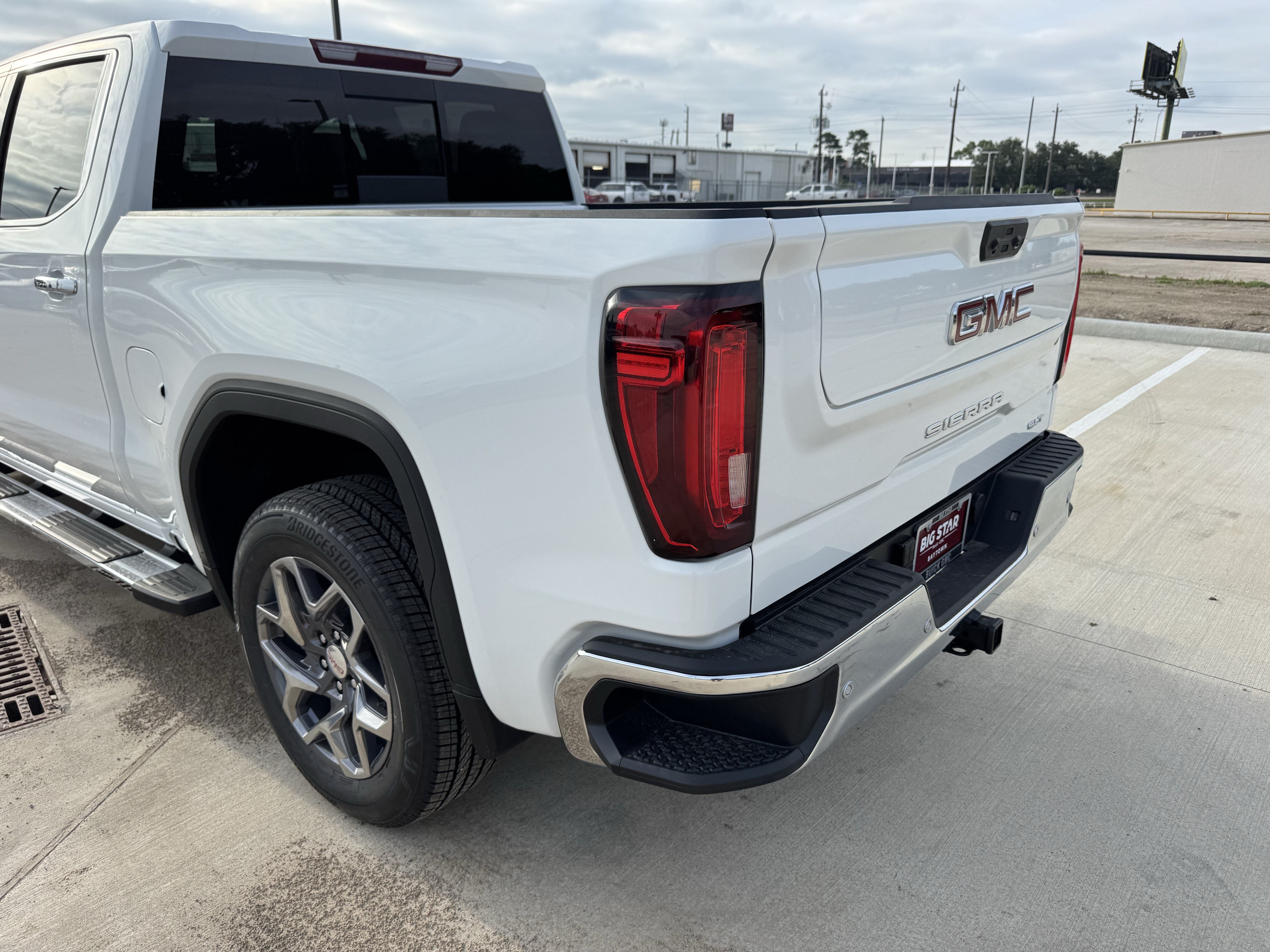 2026 GMC Sierra 1500 SLT - Photo 7