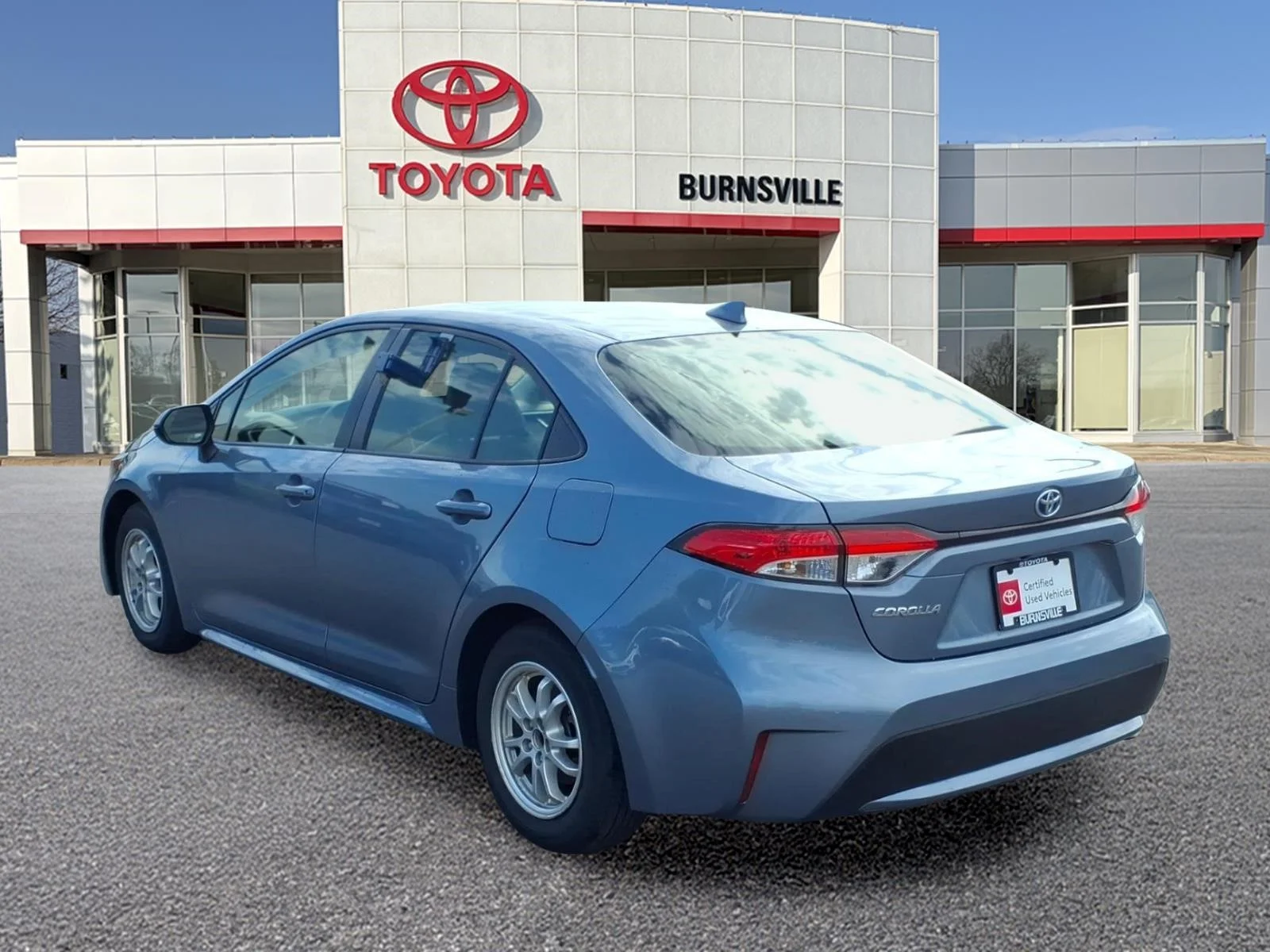 Certified Used 2022  Toyota LE image 6