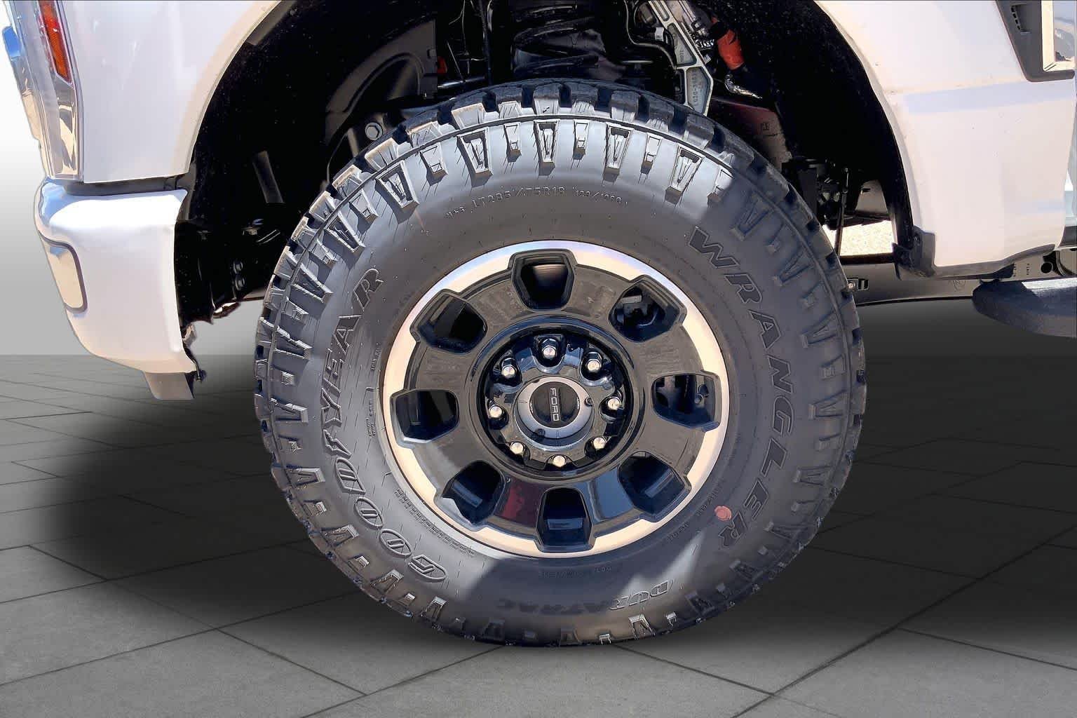 New 2026 Star White Metallic Tri-Coat Ford F-250® Platinum® image 11