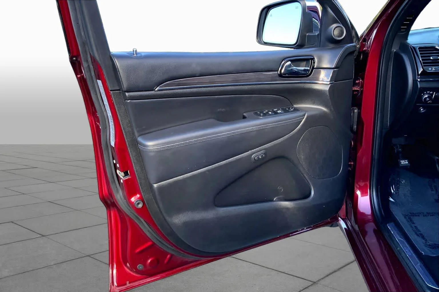 Used 2020 Velvet Red Pearlcoat Jeep Overland image 22