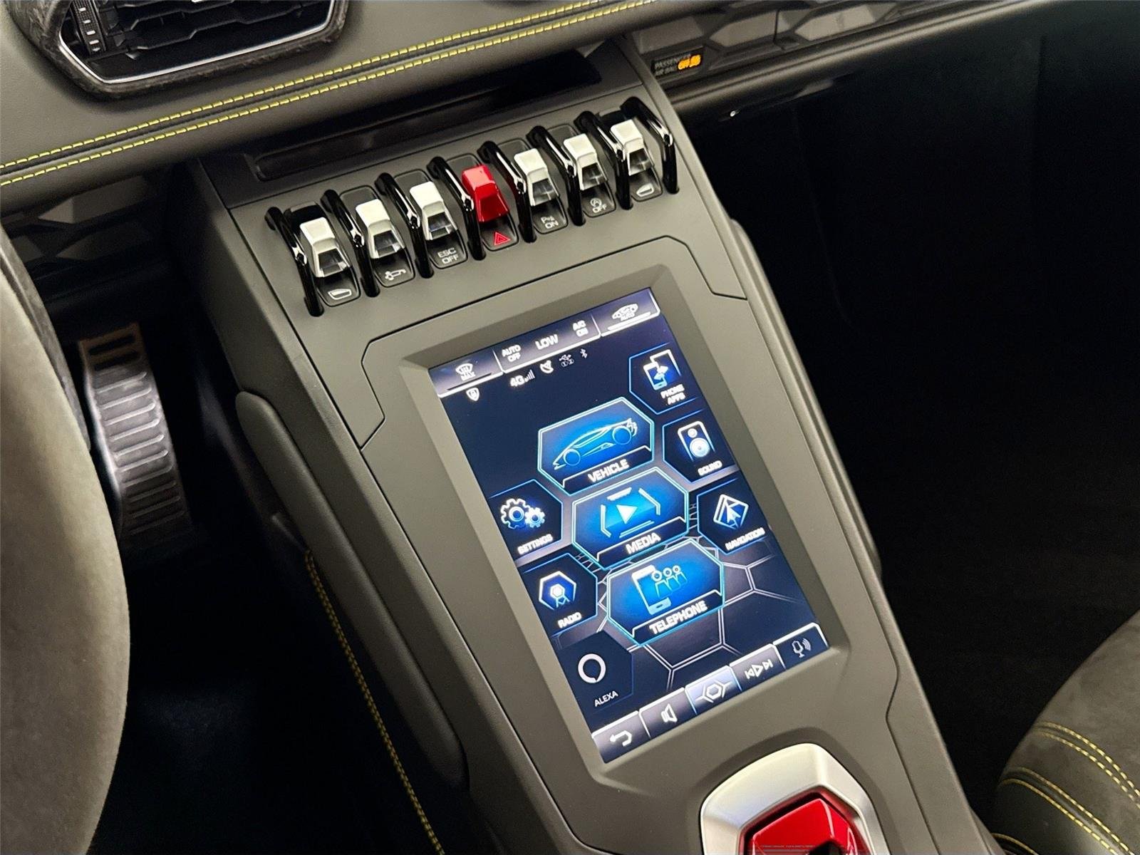 Used 2022 Bianco Canopus Lamborghini  image 21
