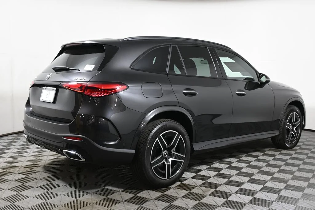 Used 2026  Mercedes-Benz GLC 300 image 7