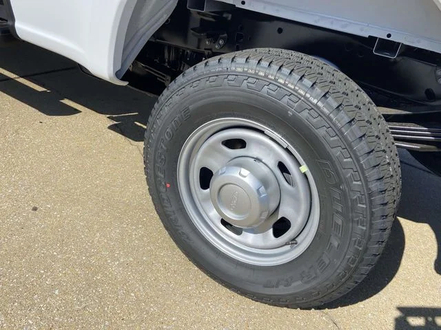 New 2026 Oxford White Ford XL image 7