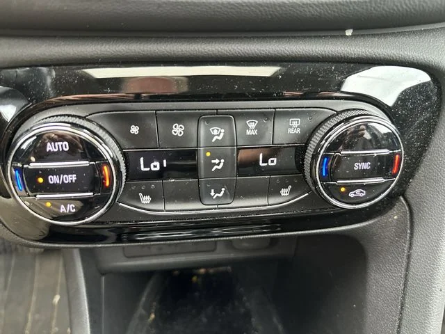 Used 2023 Blue Buick Essence image 19