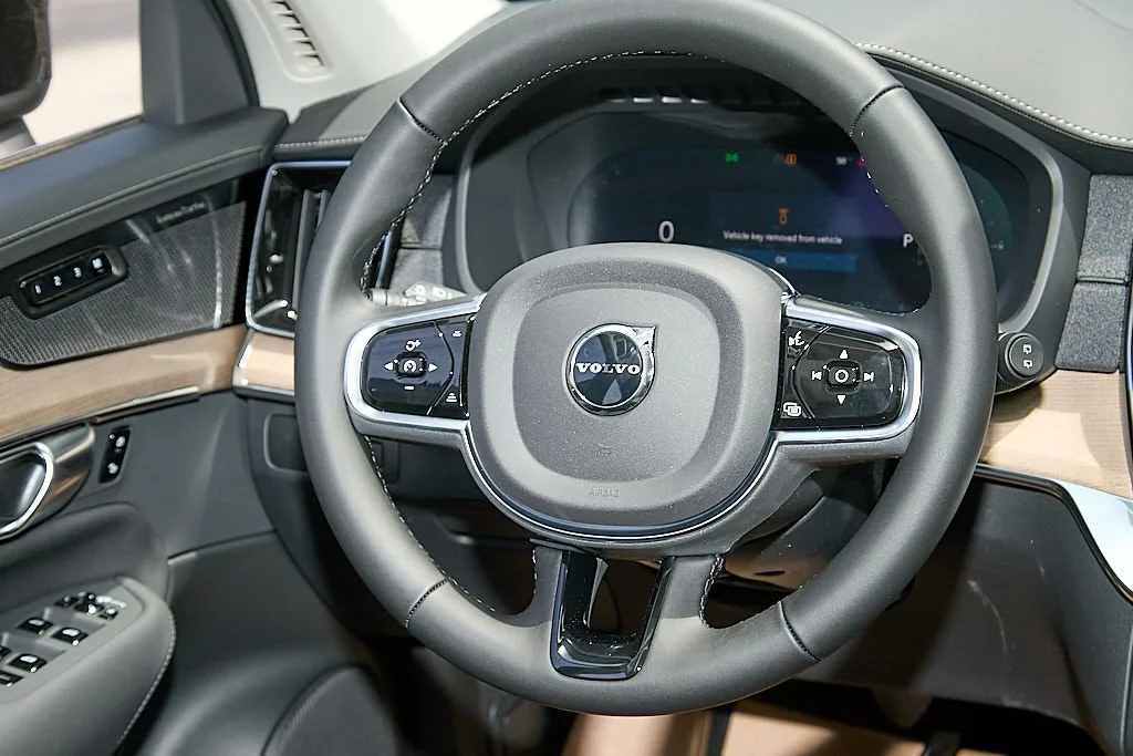 New 2026 Onyx Black Volvo Plus image 27