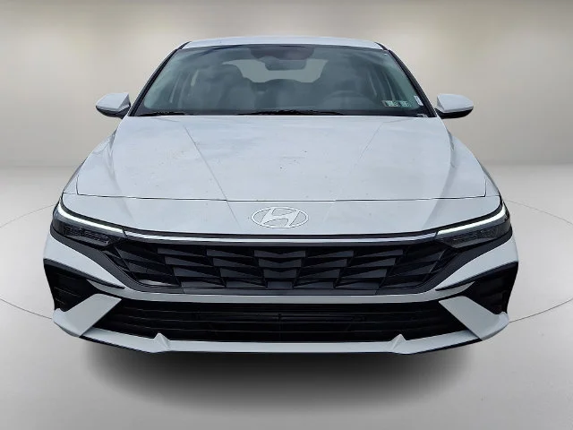 New 2026 White Hyundai SE image 2