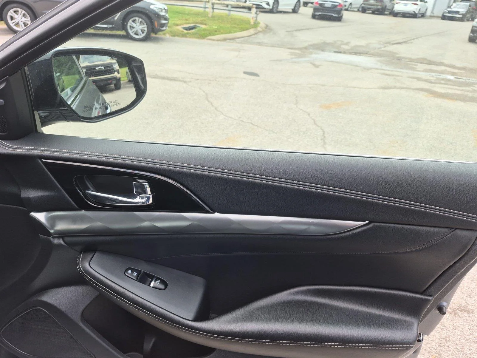 Used 2023 Silver NISSAN  image 37