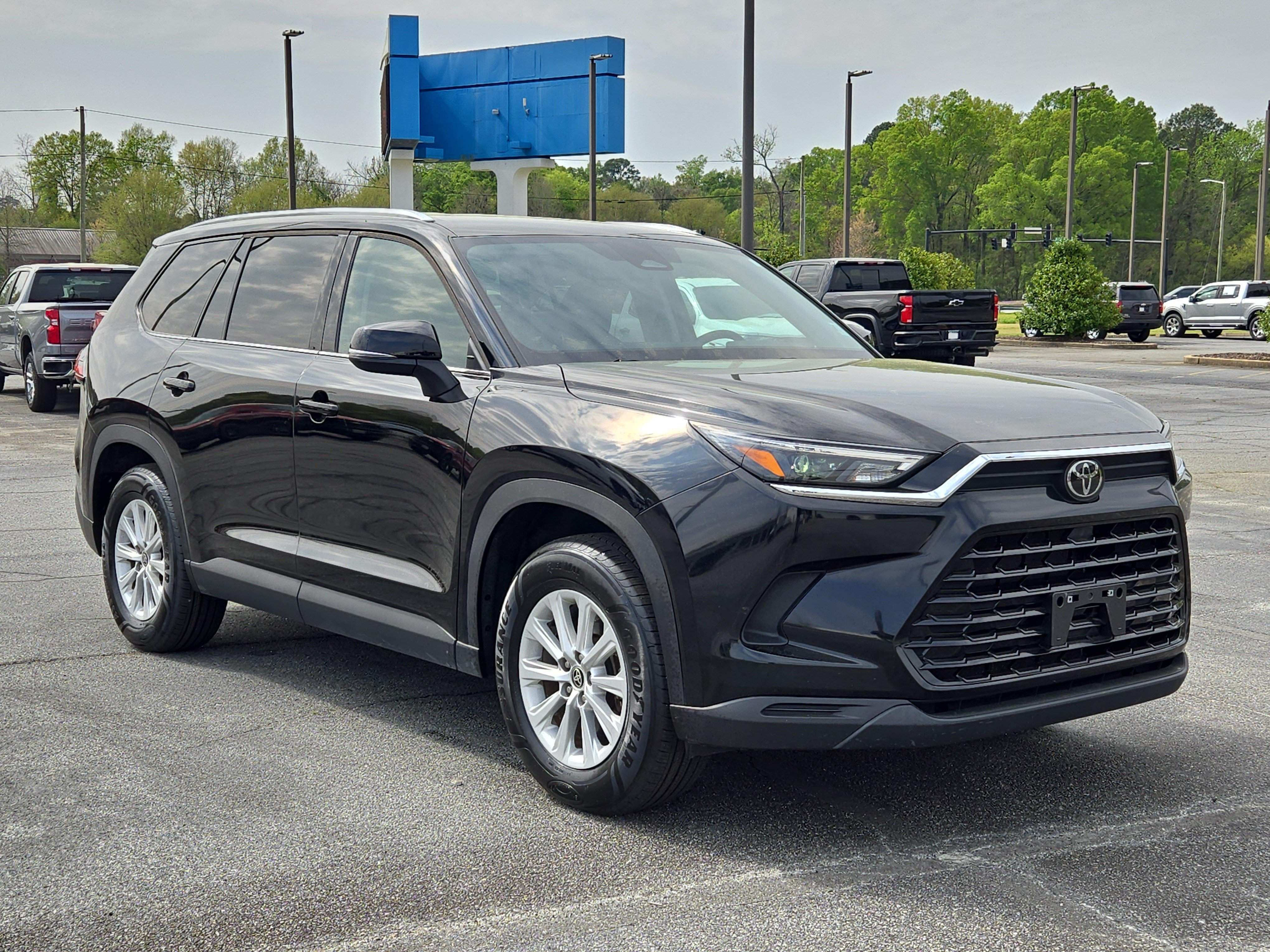 Used 2024 Black Toyota XLE image 5